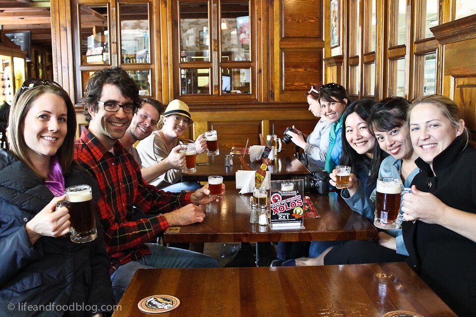 Bloggers enjoying a beer (pic courtesy Life and Food Blog)